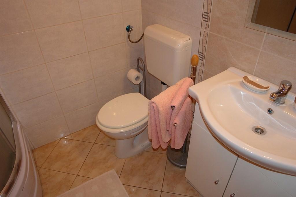 2 Bedroom Amazing Apartment In Crikvenica Oda fotoğraf