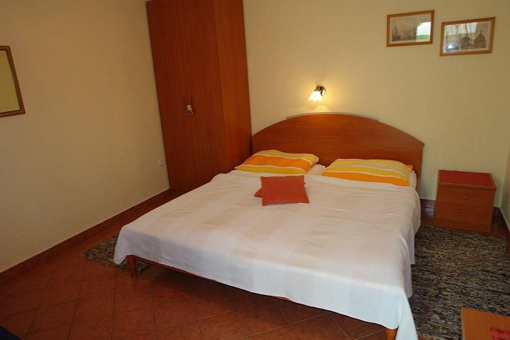 2 Bedroom Amazing Apartment In Crikvenica Oda fotoğraf