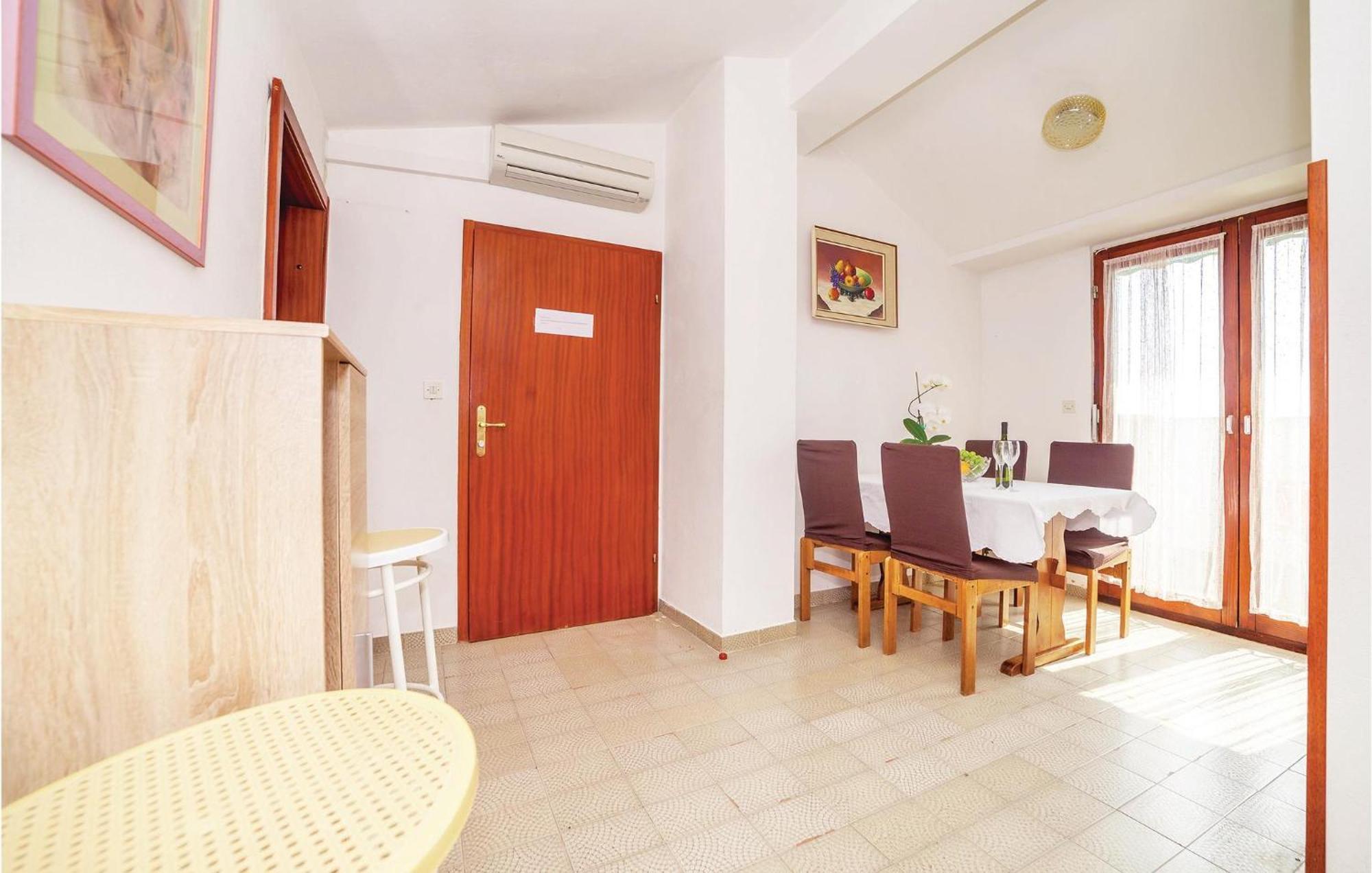 2 Bedroom Amazing Apartment In Crikvenica Dış mekan fotoğraf