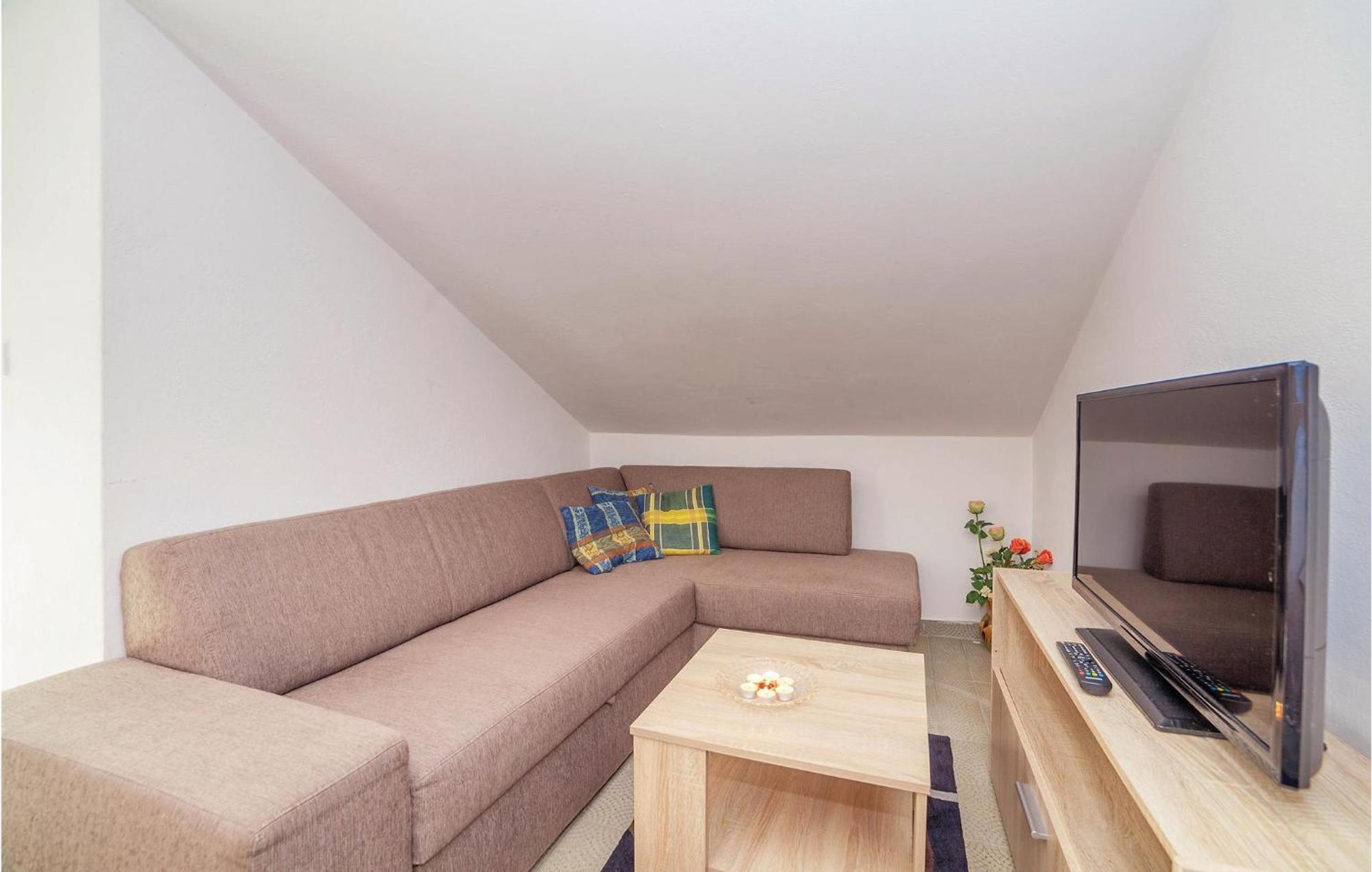 2 Bedroom Amazing Apartment In Crikvenica Dış mekan fotoğraf