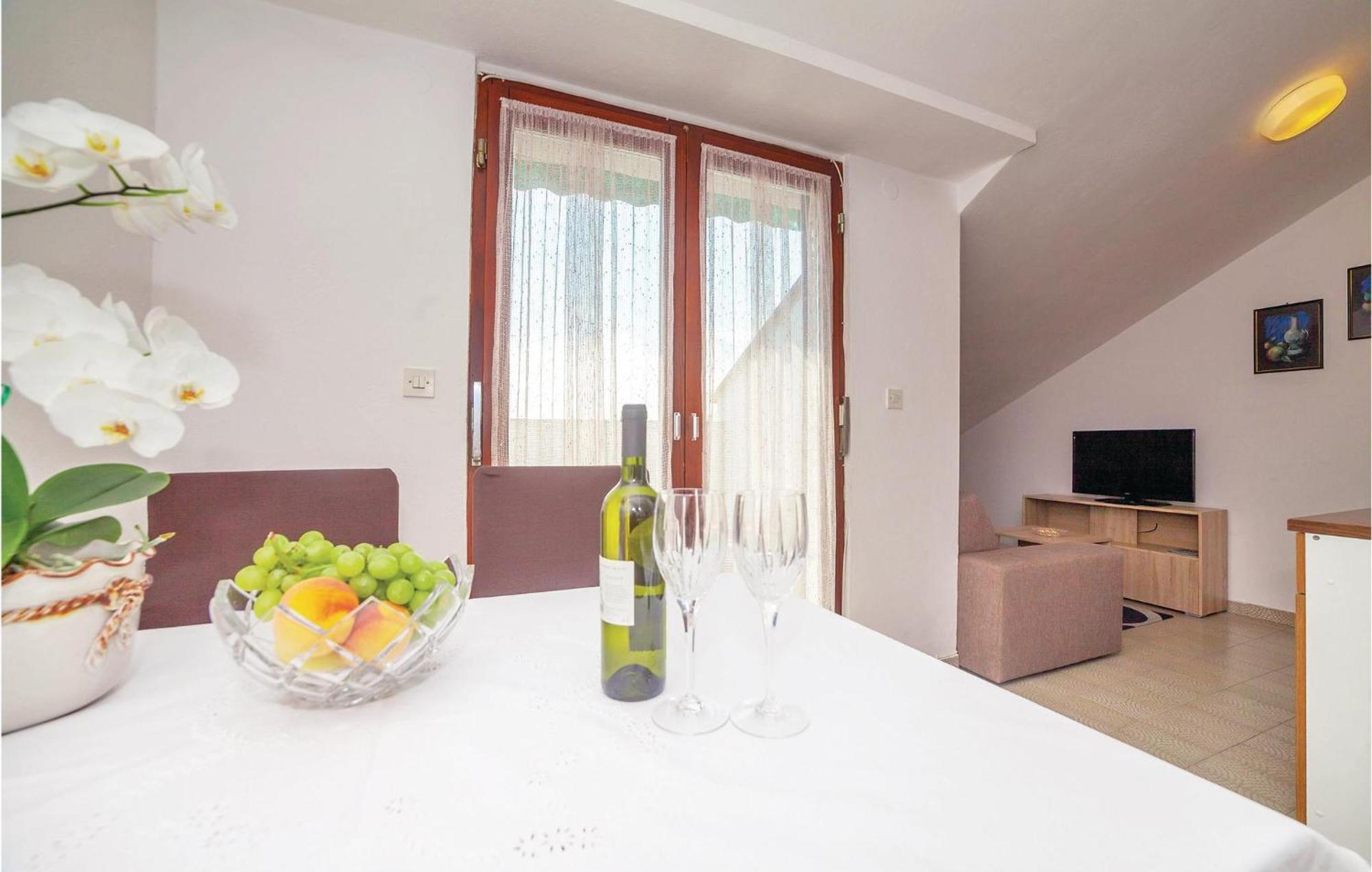 2 Bedroom Amazing Apartment In Crikvenica Dış mekan fotoğraf